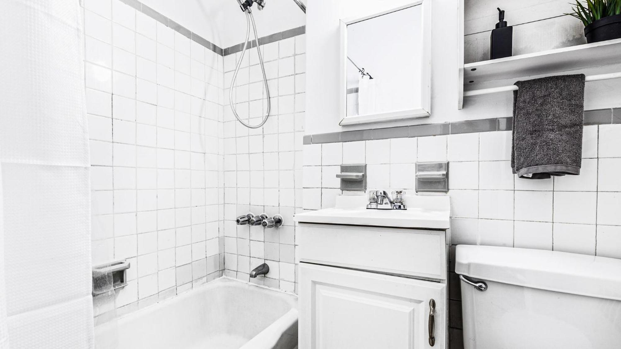 Trendy & Comfy 2 Bdr & 1 Bth In Midtown Manhattan